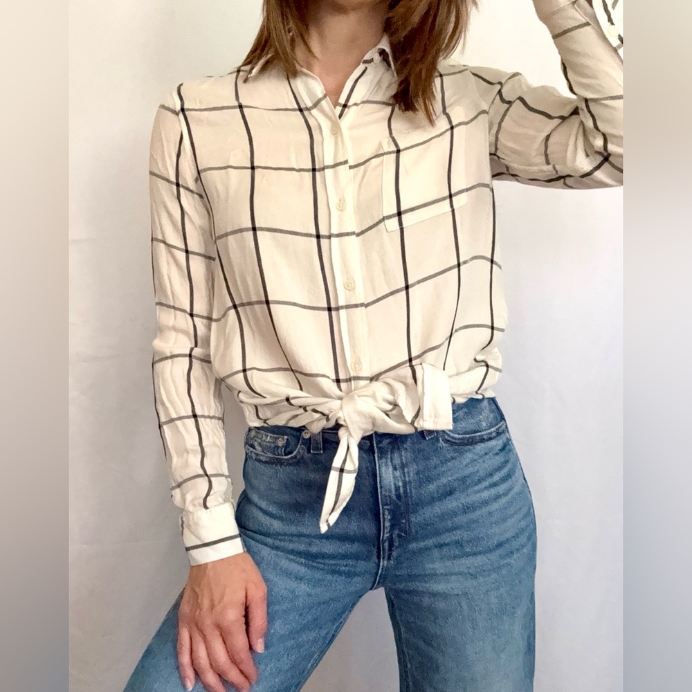 Banana Republic Boyfriend Fit white and black window pane button down shirt XS